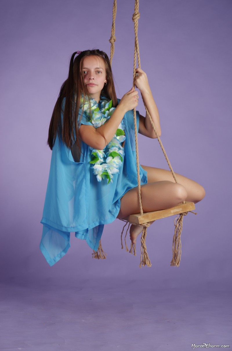 MarvelCharm-Nika – Swing HQ