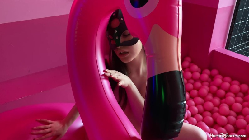 MarvelCharm Sarah-Flamingo