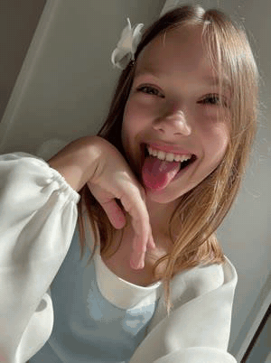 [Image: naughty-faces-003-mp4.gif]