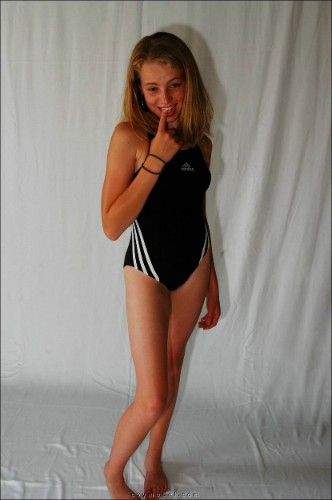 [Image: 3NKMRwoq5n.jpg]