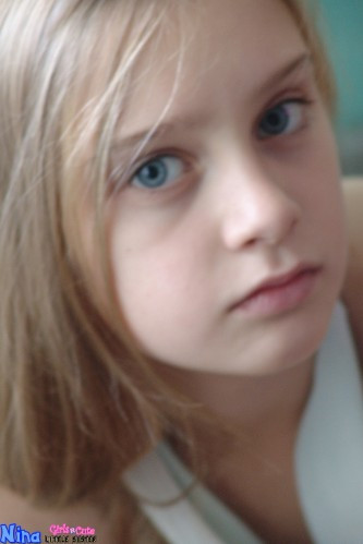 [Image: EGK7AGnwld.jpg]