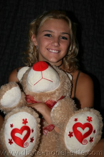 [Image: EGK7AJLmld.jpg]