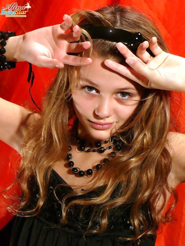 [Image: EGK7APmGld.jpg]