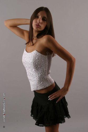 [Image: EGK7AY9yld.jpg]