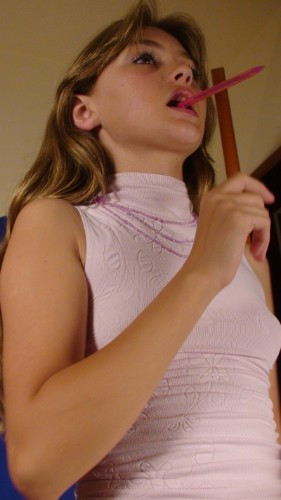 [Image: EGK7AYm8ld.jpg]