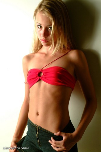 [Image: EGK7AdBYld.jpg]