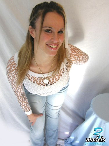 [Image: jmQWA0r85W.jpg]