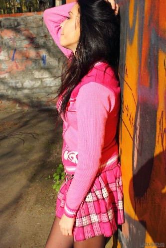 [Image: jmQWAOAk5W.jpg]