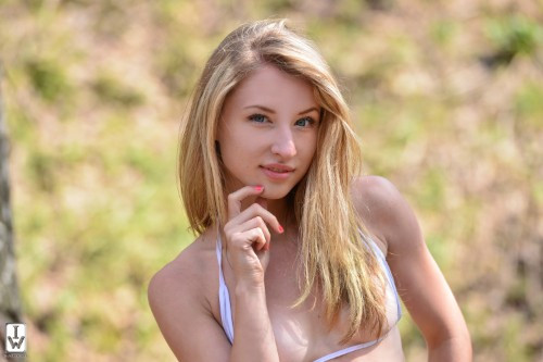 [Image: q35D8ALr5J.jpg]