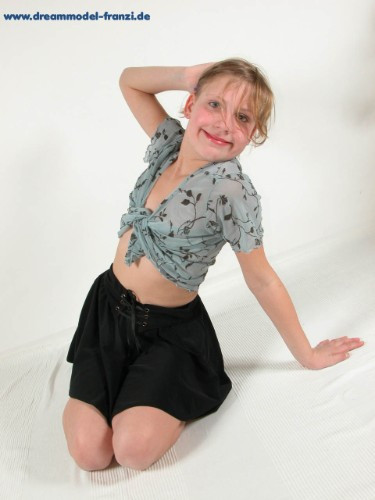 [Image: vVlo4jaGQd.jpg]