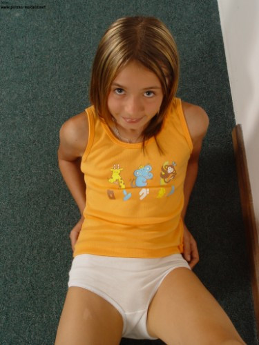 [Image: wVQ4AdmYK6.jpg]