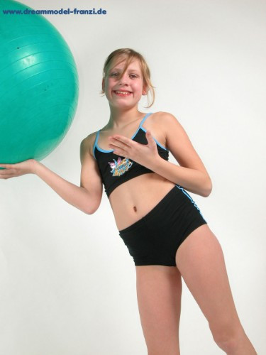 [Image: wnKGr8MoQZ.jpg]