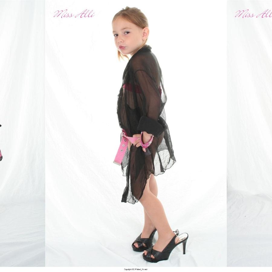 [Image: ABQpOyZ3le.jpg]