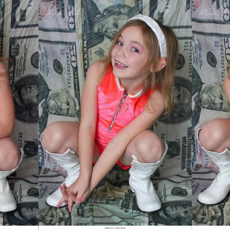 [Image: EGK7q9xeld.jpg]