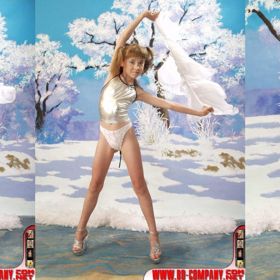 [Image: qgleBN8qQG.jpg]